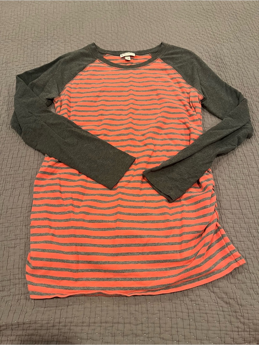 Liz Lange Maternity Gray and Coral Striped Ruched Reglan Baseball Tee - Large